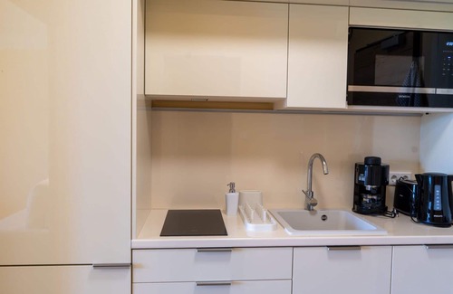 Strobl Apartment | Cosy apartment for 3 guests with WIFI, A/C, TV and balcony