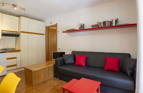 Madesimo Apartment | Cosy apartment for 3 guests with WIFI, TV, pets allowed and parking