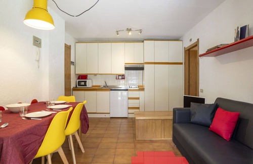 Madesimo Apartment | Cosy apartment for 3 guests with WIFI, TV, pets allowed and parking