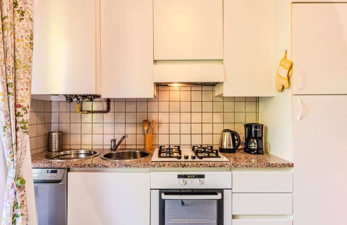 Porlezza Apartment | Cosy apartment for 3 guests with WIFI, TV and balcony