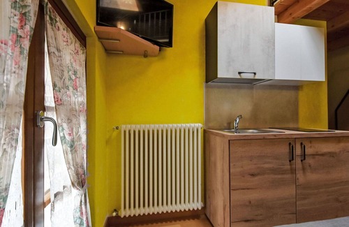 Prata Camportaccio Apartment | Cosy apartment for 3 people with A/C, WIFI, TV, patio, pets allowed and parking