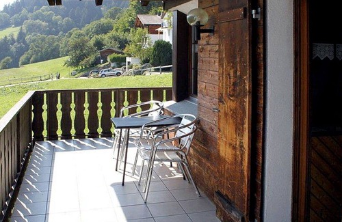 Schluein Apartment | Cosy apartment for 4 guests with TV, balcony, panoramic view and parking