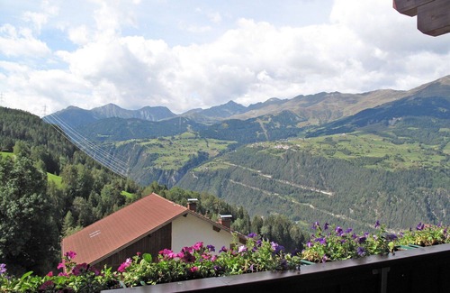 Fendels Apartment | Cosy apartment for 4 guests with WIFI, TV and balcony