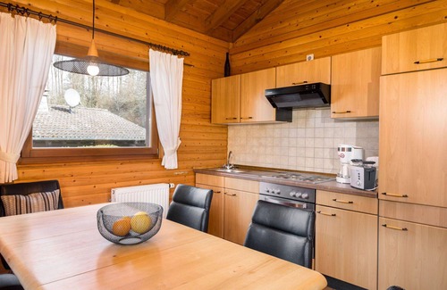 Schoenecken Apartment | Cosy apartment for 4 guests with WIFI, TV, patio, pets allowed and parking