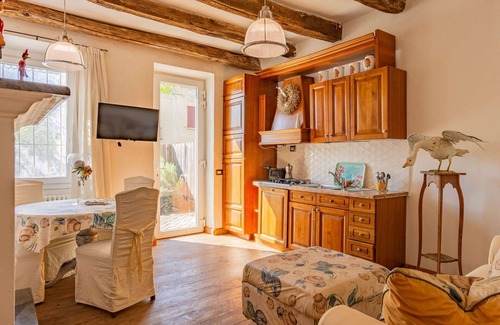 Gera Lario Apartment | Cosy apartment for 4 guests with WIFI, TV, terrace and parking