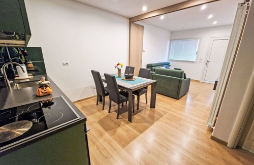 Verceia Apartment | Cosy apartment for 4 guests with WIFI, TV, patio, pets allowed and parking