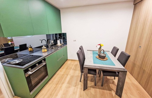 Verceia Apartment | Cosy apartment for 4 guests with WIFI, TV, patio, pets allowed and parking