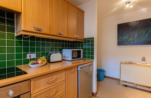 South Galson Apartment | Cosy apartment for 4 people with TV, terrace and parking