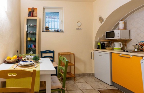 Arnasco Apartment | Cosy apartment for 4 guests with WIFI, A/C, TV, terrace and parking