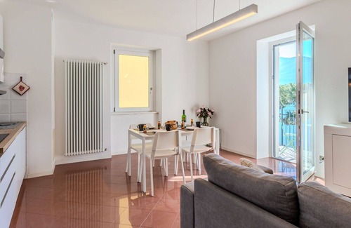 Domaso Apartment | Cosy apartment for 4 guests with WIFI, TV, balcony and pets allowed