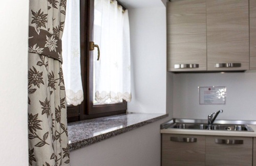 Ovaro Apartment | Cosy apartment for 4 guests with WIFI, TV, patio, pets allowed and parking