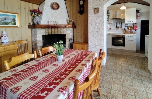 Peglio Apartment | Cosy apartment for 4 guests with WIFI, TV, terrace and pets allowed