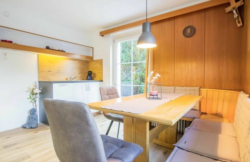 Prutz Apartment | Cosy apartment for 4 guests with WIFI, TV, terrace, pets allowed and parking