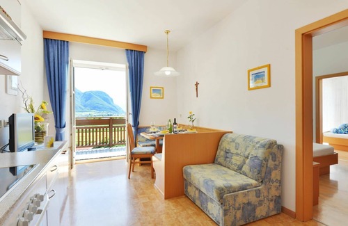 Andriano Apartment | Cosy apartment for 4 people with WIFI, pool, TV and patio