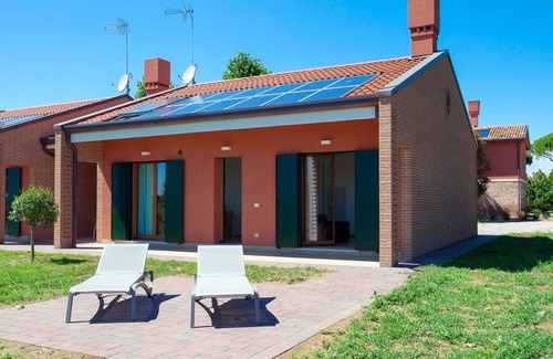 Cavallino-Treporti Apartment | Cosy apartment for 4 people with A/C, WIFI, TV, patio and parking