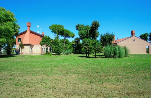 Cavallino-Treporti Apartment | Cosy apartment for 4 people with A/C, WIFI, TV, patio and parking