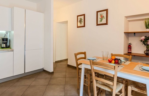 Carlazzo Apartment | Cosy apartment for 4 guests with WIFI, TV, terrace, pets allowed and panoramic view