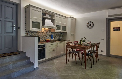 Tremezzo Apartment | Cosy apartment for 4 people with WIFI, A/C, TV, terrace and pets allowed