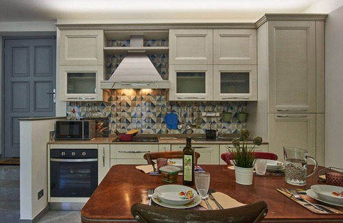 Tremezzo Apartment | Cosy apartment for 4 people with WIFI, A/C, TV, terrace and pets allowed