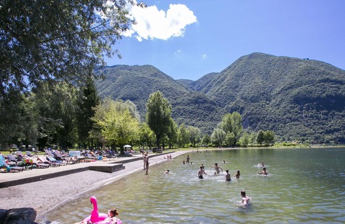 Porlezza Apartment | Cosy apartment for 4 guests with WIFI, TV, balcony, pets allowed and parking