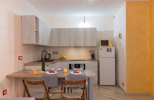 La Caletta Apartment | Cosy apartment for 4 guests with WIFI, A/C, TV, terrace and parking