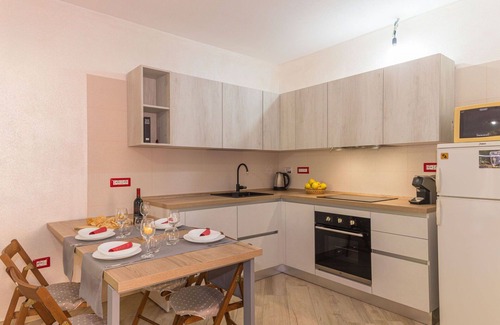 La Caletta Apartment | Cosy apartment for 4 guests with WIFI, A/C, TV, terrace and parking