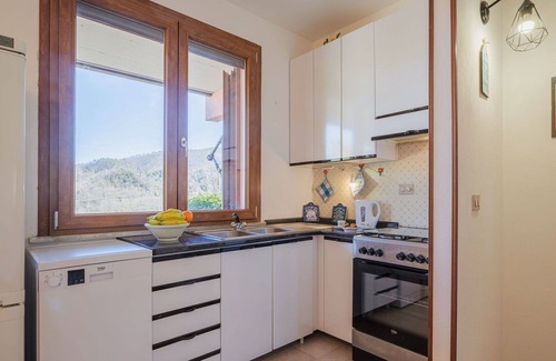 Pignone Apartment | Cosy apartment for 4 people with WIFI, pool, TV, terrace and parking