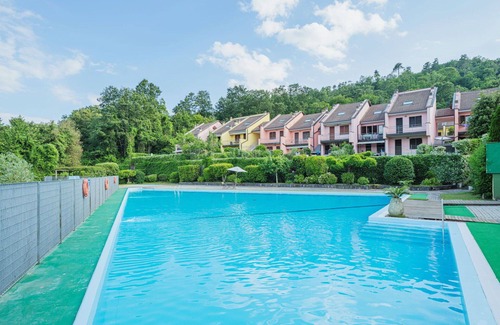 Pignone Apartment | Cosy apartment for 4 people with WIFI, pool, TV, terrace and parking