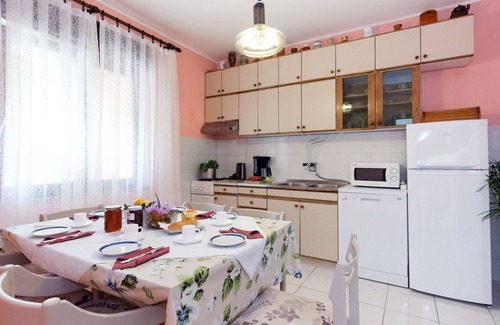 Donji Kraj Apartment | Cosy apartment for 4 people with WIFI, A/C, TV, terrace and parking