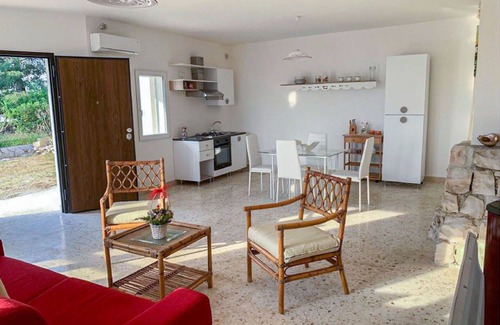 Matino Apartment | Cosy apartment for 4 people with WIFI, A/C, TV, patio and pets allowed