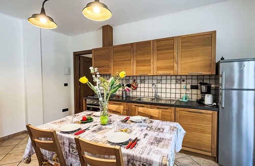 Savona Apartment | Cosy apartment for 4 people with WIFI, TV, patio, pets allowed, panoramic view and parking