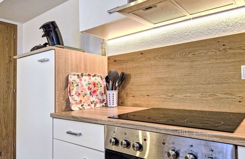 Wenns Apartment | Cosy apartment for 4 people with WIFI, TV, terrace and parking