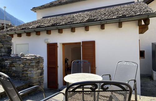 Augio Apartment | Cosy apartment for 4 people with WIFI, TV, patio and parking