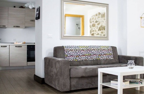 Ovasta Apartment | Cosy apartment for 4 people with WIFI, TV, balcony, pets allowed and parking