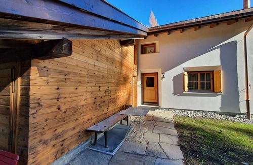 Valbella Apartment | Cosy apartment for 5 guests with WIFI, TV, balcony and pets allowed