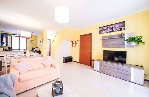 Pignone Apartment | Cosy apartment for 5 guests with WIFI, pool, TV, terrace and parking