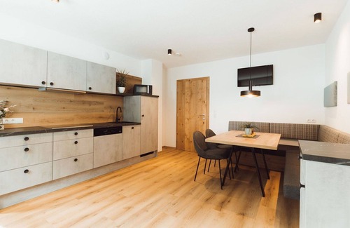 Kaunertal Apartment | Cosy apartment for 5 guests with WIFI, TV and terrace