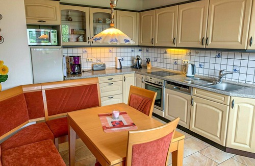 Eversmeer Apartment | Cosy apartment for 5 guests with TV, terrace and parking