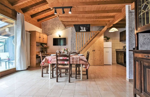 Prata Camportaccio Apartment | Cosy apartment for 5 guests with WIFI, TV, terrace, pets allowed and parking