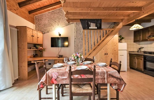 Prata Camportaccio Apartment | Cosy apartment for 5 guests with WIFI, TV, terrace, pets allowed and parking