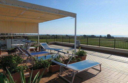 Cerveteri Apartment | Cosy apartment for 5 guests with A/C, TV, patio and parking