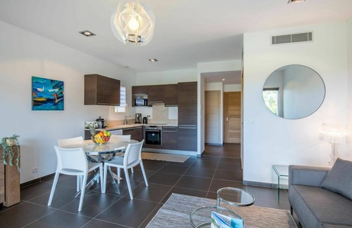 Sainte-Lucie-de-Porto-Vecchio Apartment | Cosy apartment for 6 people with A/C, WIFI, TV, terrace, pets allowed and parking