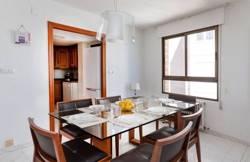 Vinaros Apartment | Cosy apartment for 6 guests with WIFI, TV, terrace and pets allowed