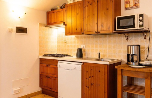Cipressa Apartment | Cosy apartment for 6 guests with pool, WIFI, patio, pets allowed and panoramic view