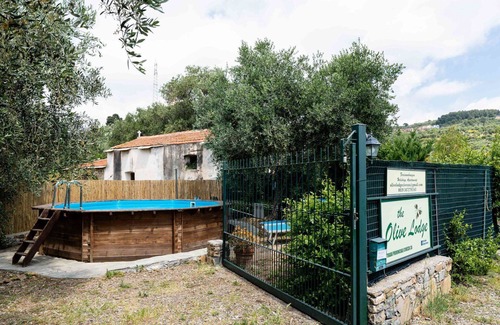 Cipressa Apartment | Cosy apartment for 6 guests with pool, WIFI, patio, pets allowed and panoramic view