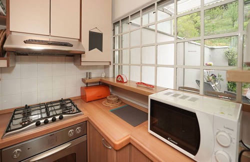 Luino Apartment | Cosy apartment for 6 guests with WIFI, TV, terrace and parking