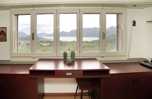 Luino Apartment | Cosy apartment for 6 guests with WIFI, TV, terrace and parking