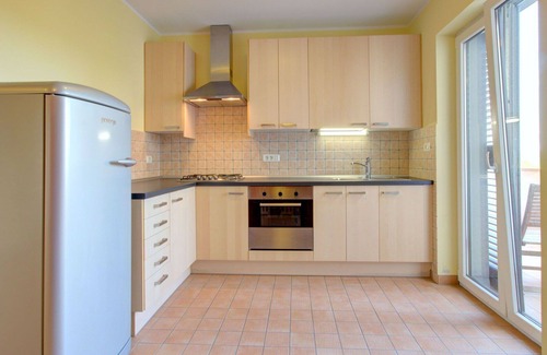 Truske Apartment | Cosy apartment for 6 guests with pool, A/C, WIFI, balcony, pets allowed, panoramic view and park.