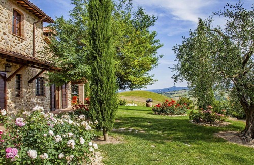 Allerona Apartment | Cosy apartment for 6 people with pool, WIFI, TV, patio, pets allowed, panoramic view and parking