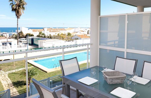 Les Deveses Apartment | Cosy apartment for 6 people with WIFI, A/C, pool, TV and terrace
